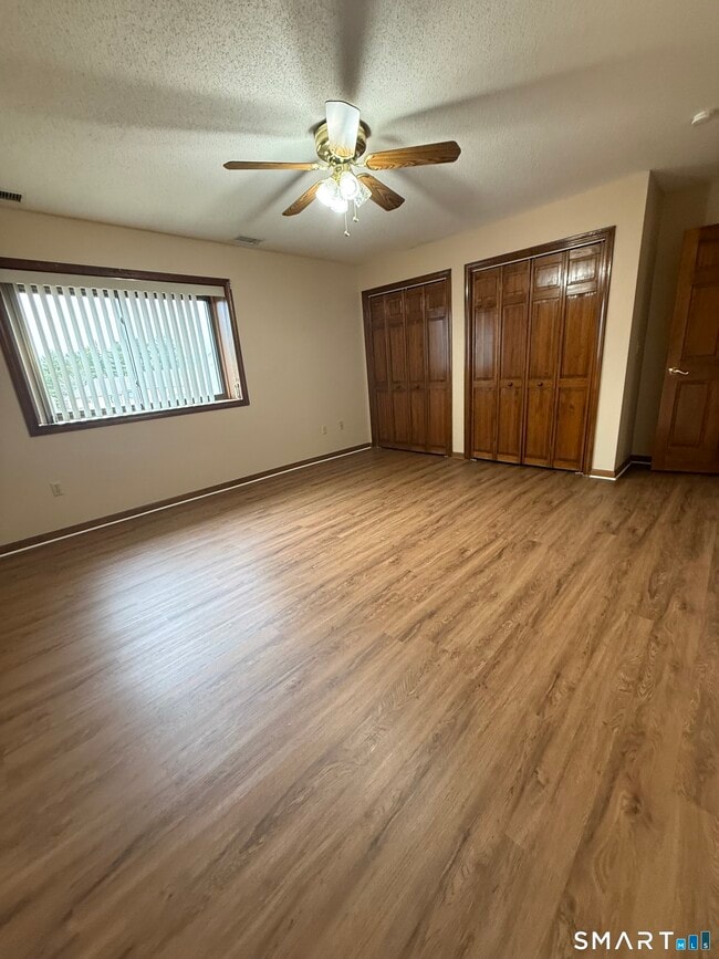 Building Photo - 1302 Summer Hill Dr
