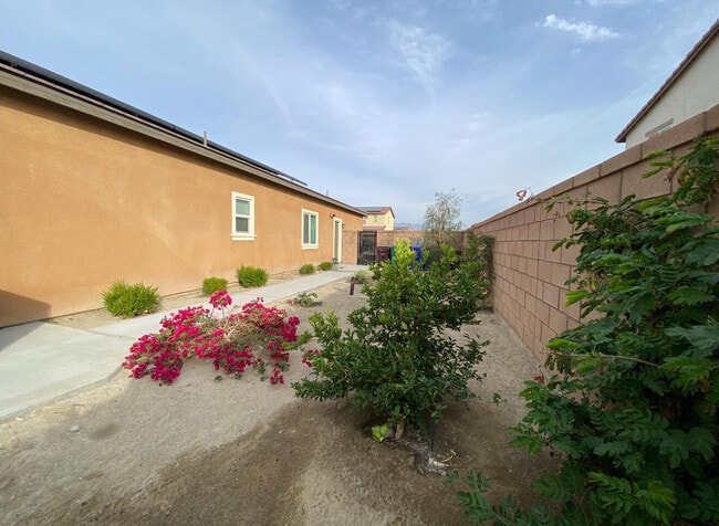 Building Photo - 44205 Le Seine Ln