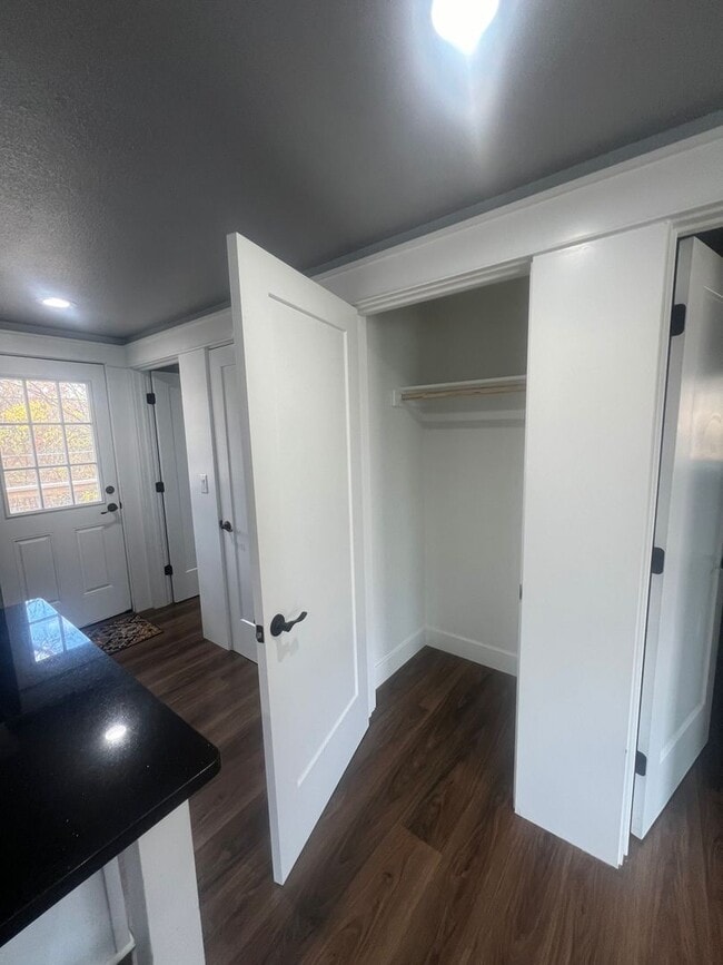 Building Photo - 695 Passover Rd