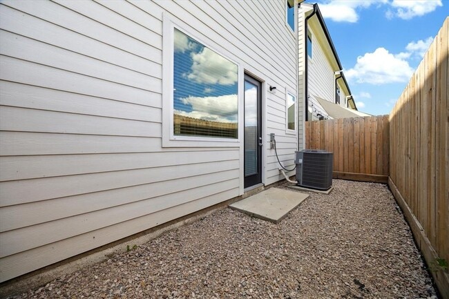 Building Photo - 5910 Jasper Jones Wy