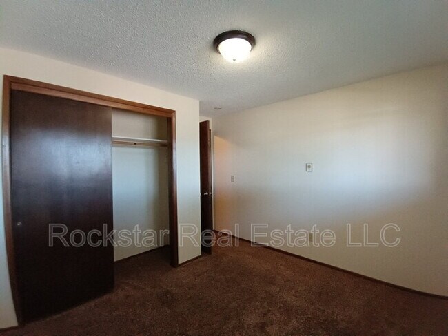 Building Photo - 537 E Garland Ave