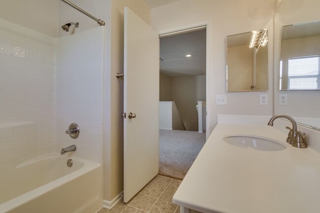 Building Photo - Gorgeous 4 Bedroom Santa Fe Hills Home With a Pool!