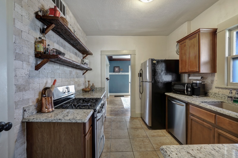 Building Photo - 2901 Grant Ave