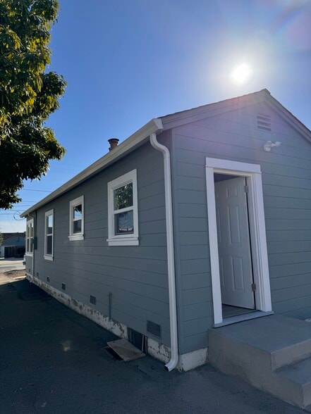 Building Photo - 20 Burchell Ave