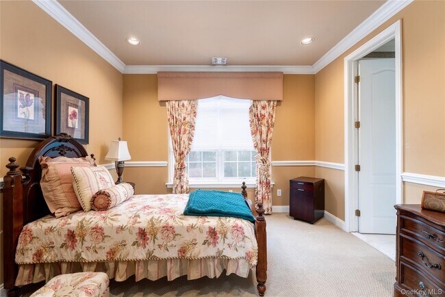 Building Photo - 19 Hamlet Woods Dr