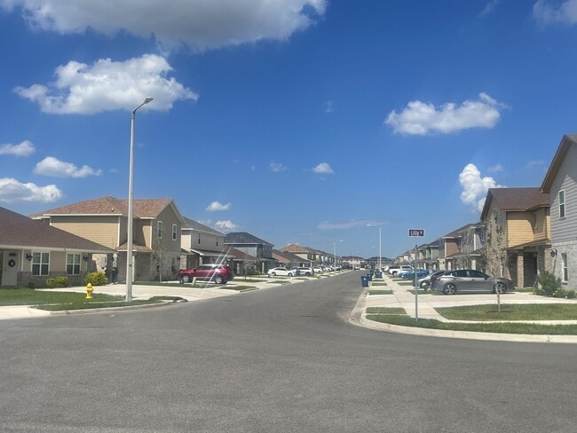 Building Photo - 117 Mimosa St