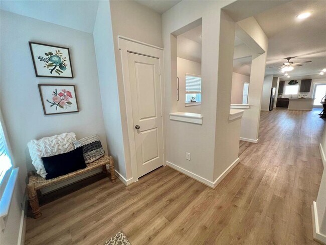 Building Photo - 7534 Coral Ter Dr