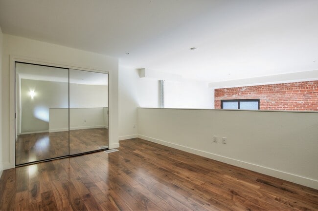 Building Photo - 3 Level Loft at Plant 51- 2 Bed/2 Bath - Exposed Brick