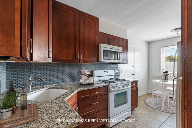 Building Photo - 1921 Harrison St