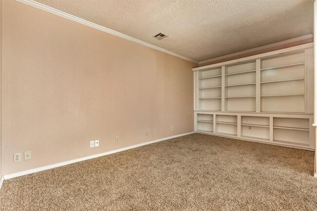 Building Photo - 1220 E Brooks St