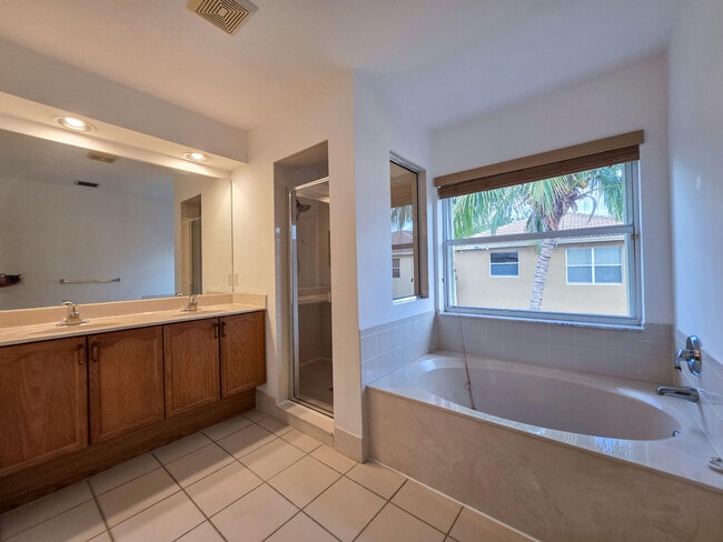 Building Photo - 4434 Lake Lucerne Cir