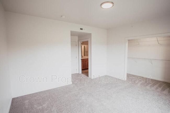Building Photo - 202 Sawyer Ln