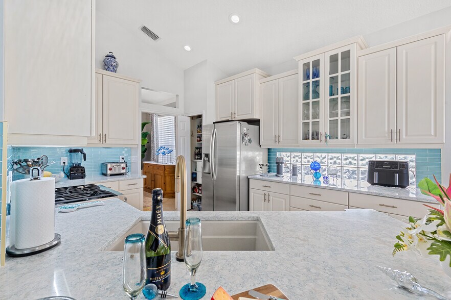 Building Photo - 7236 Orchid Island Pl