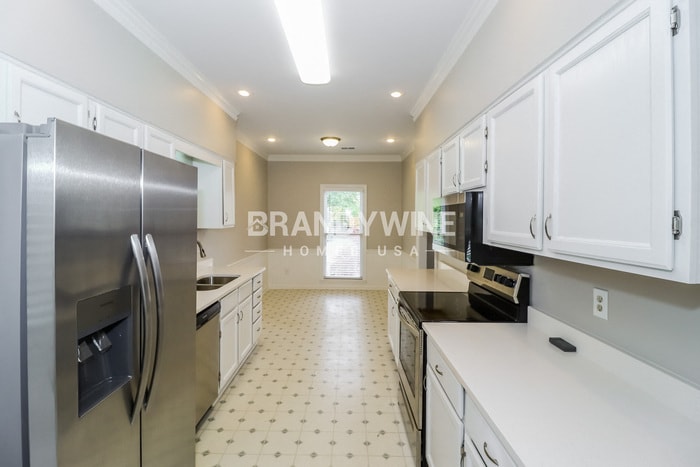 Building Photo - 2795 Lanthorn Dr