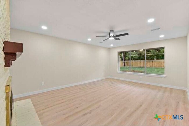 Building Photo - 2326 Aprilmont Dr