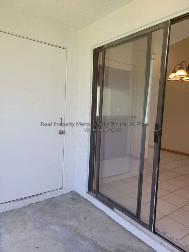 Building Photo - 2024 Sheffield Ct