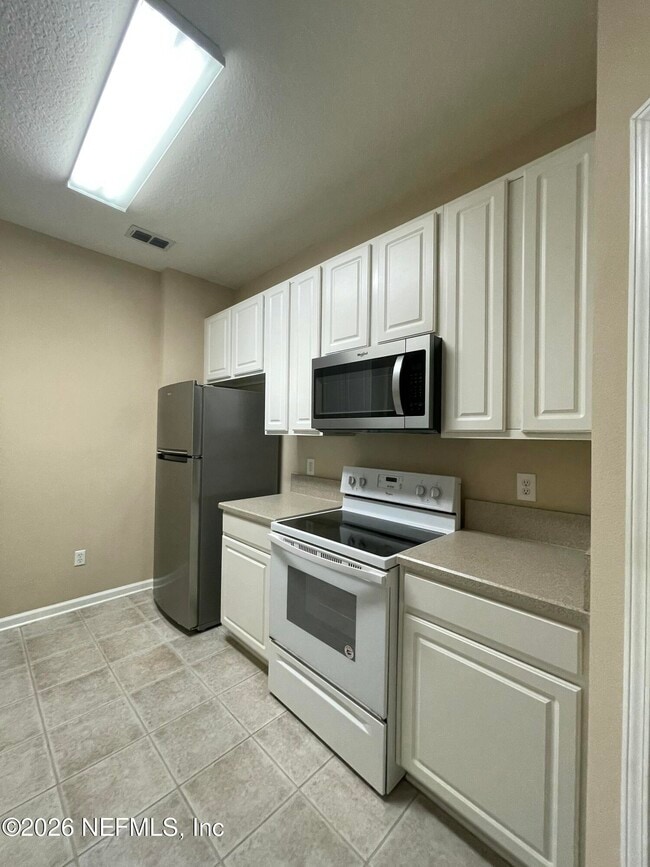 Building Photo - 7801 Point Meadows Dr