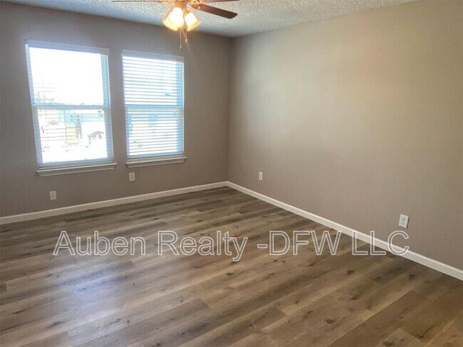 Building Photo - 319 SE 3rd St