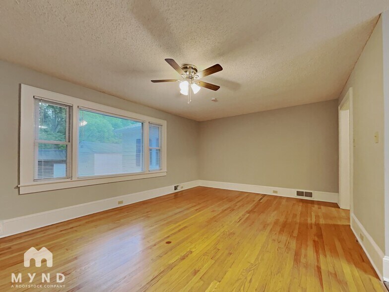 Building Photo - 403 S Beaver St