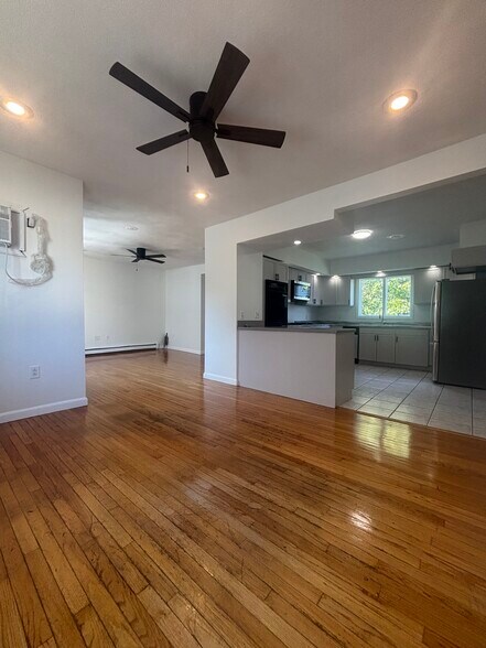 Primary Photo - 33 Appleton St