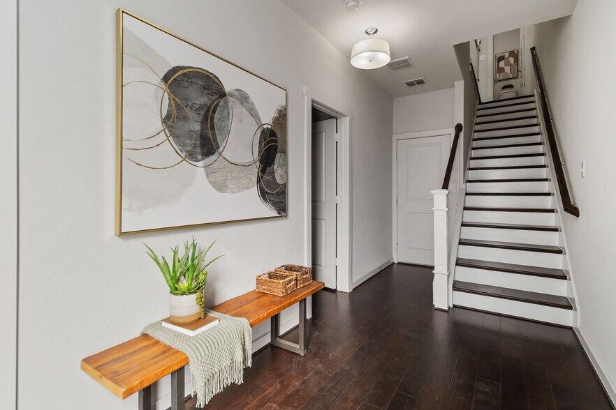 Building Photo - 2104 N Saint Marys St