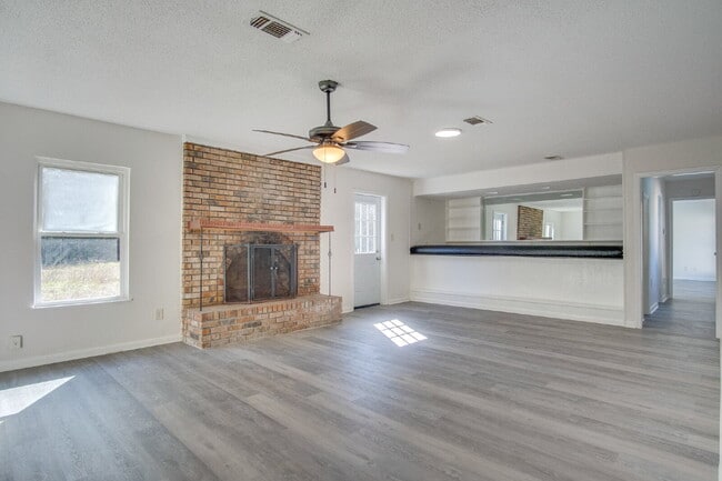 Building Photo - Stunning 4BR/2BA Pensacola Home with Private Pool, Modern Kitchen, Luxury Vinyl Flooring, Fully F...