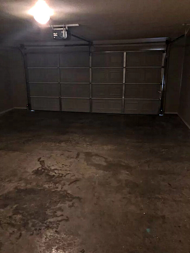 2 Car Garage - 1011 Trenton Dr