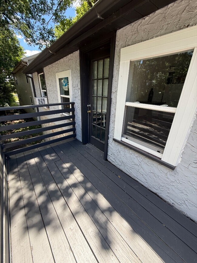 Building Photo - 612 Cabell Dr