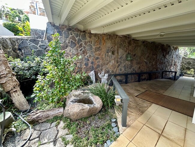 Building Photo - Hawaii living at its best.  Beautiful Kaneohe Bay front.