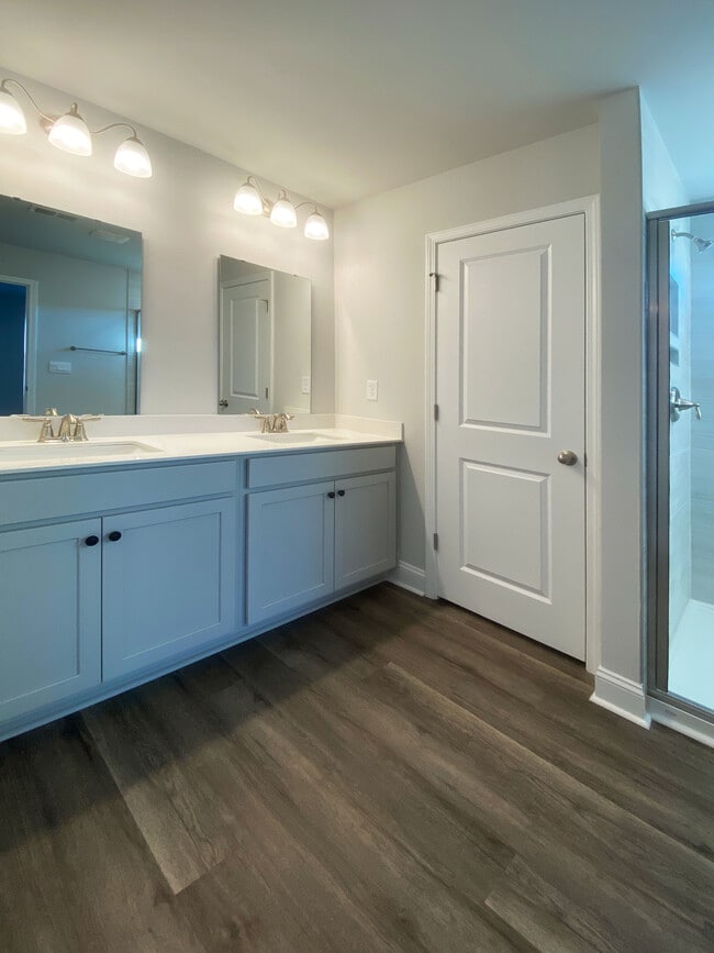 Building Photo - 7047 Shooting Star Way