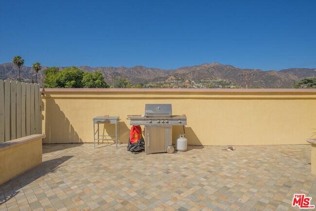 Building Photo - 626 E Orange Grove Ave