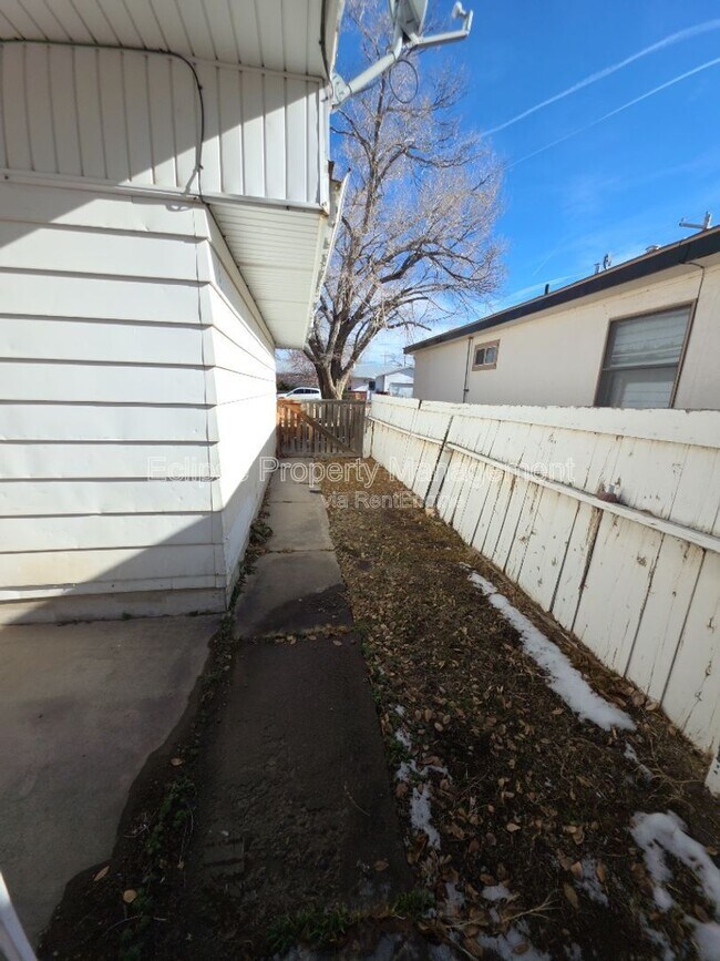 Building Photo - 503 Brown Ave