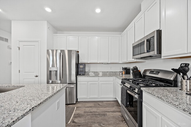 Building Photo - 123 Kingsport Dr
