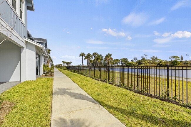 Building Photo - 4404 Longwood Lk Sq