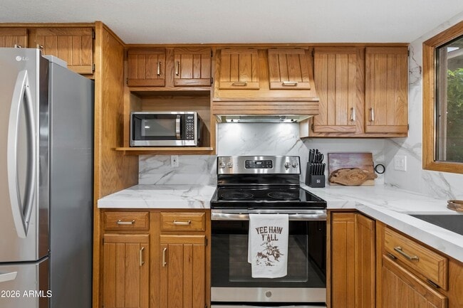 Building Photo - 8107 E Vista Dr