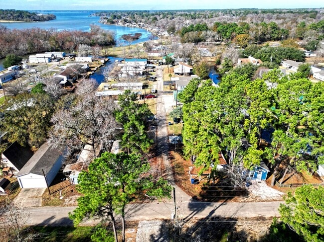 Building Photo - 9638 WARM Spgs