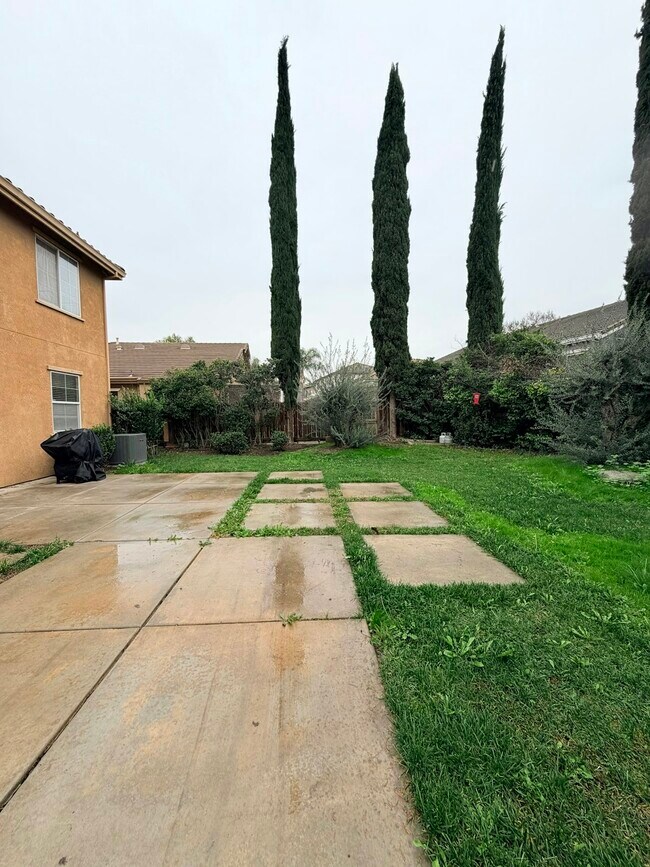 Building Photo - 1680 Whispering Wind Dr