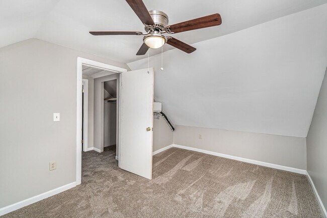 Building Photo - 2218 Scott St