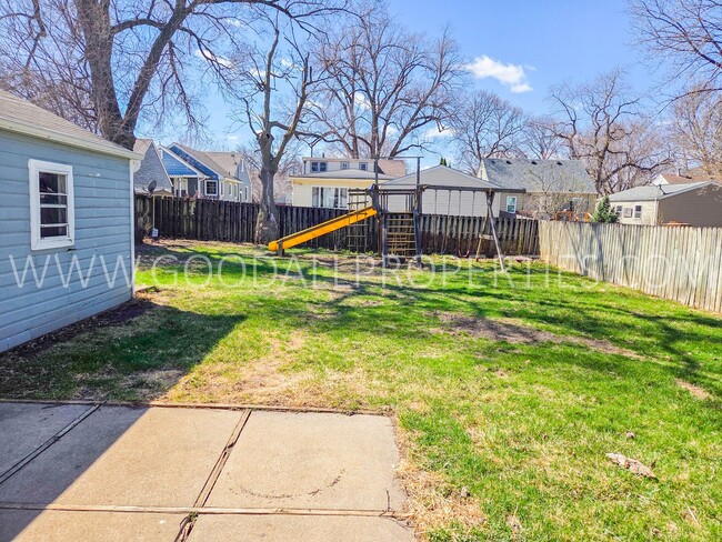 Building Photo - Charming 2 bedroom 1 bath home in Beaverdale area!