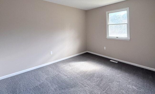 Building Photo - 9242 Woodcreek Ct