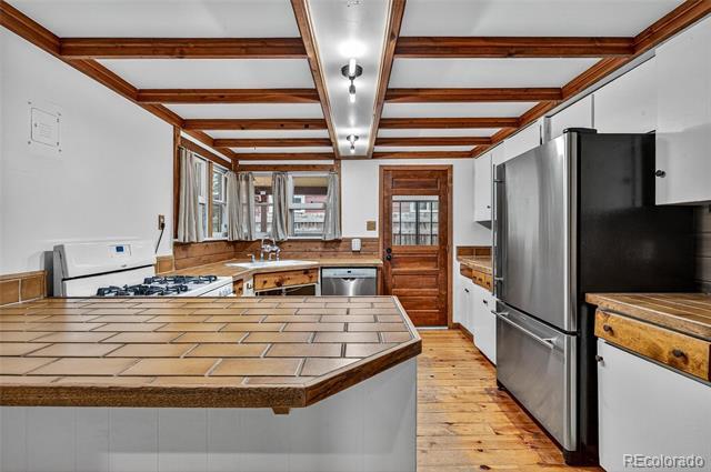 Building Photo - 5519 S Greenwood St