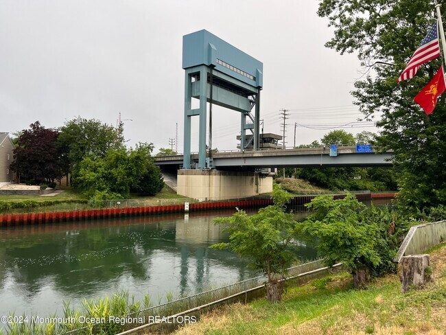 Building Photo - 1310 George St