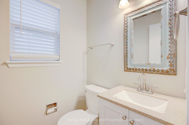 Building Photo - 9641 Cove Creek Dr