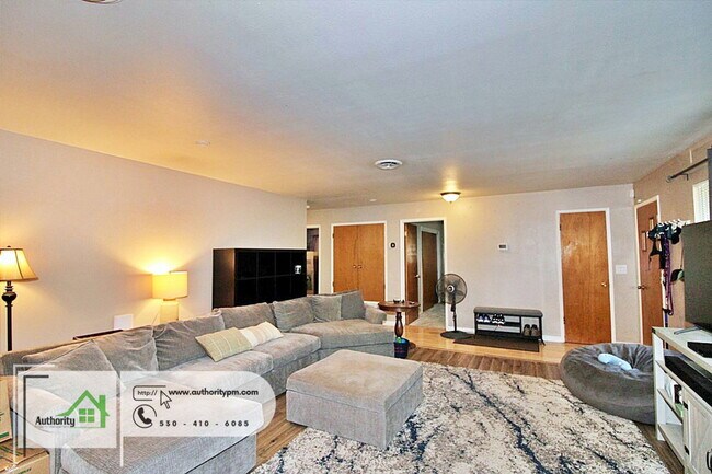 Building Photo - 4548 Pensacola St