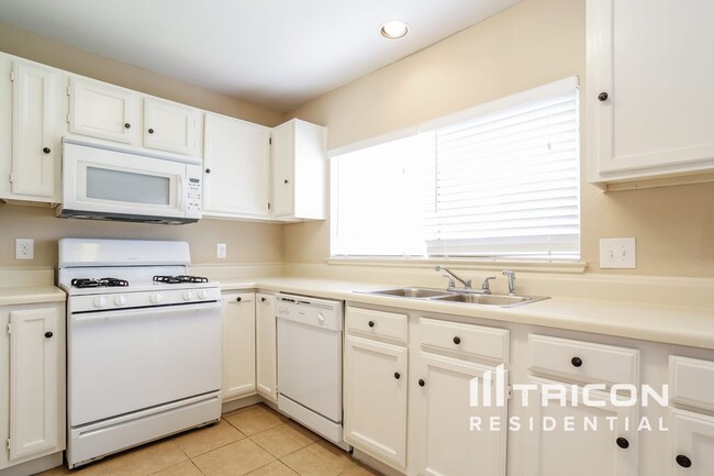 Building Photo - 12318 Flaxen Dr