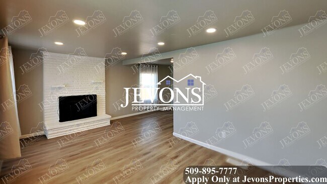 Building Photo - Coming soon! Available dates are subject to change without notice; please make sure you have tour...