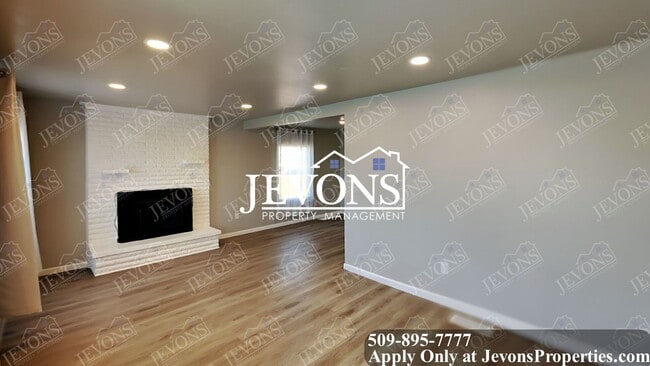 Building Photo - Explore this attractive property in Yakima with 3 bedrooms and 1 bathroom