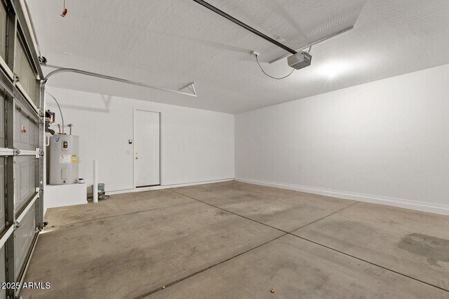 Building Photo - 18391 W Stinson Dr