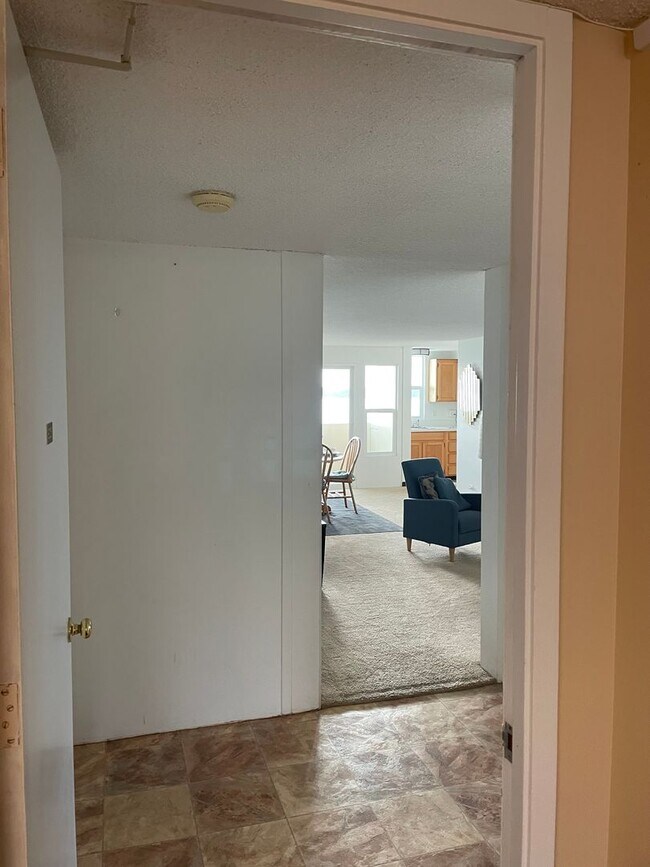 Building Photo - Beautiful Ocean View & Conveniently Located