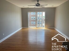 Building Photo - 6954 N Greenview Ave